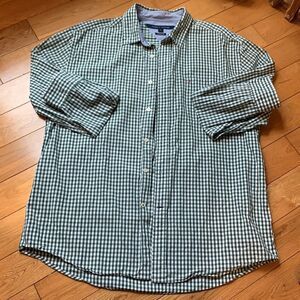 Tommy Hilfigre green + white plaid button up business casual long sleeve shirt